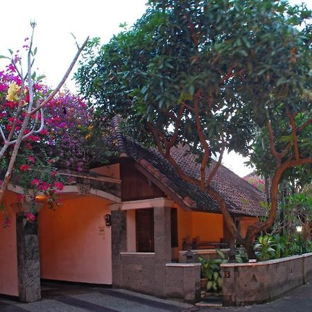 Taman Ayu 212 Hotel Denpasa Buitenkant foto