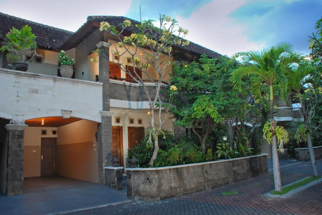 Taman Ayu 212 Hotel Denpasa Buitenkant foto