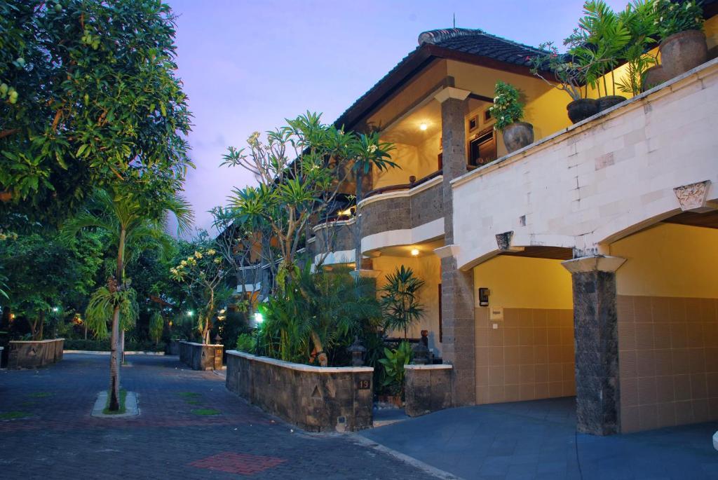 Taman Ayu 212 Hotel Denpasa Buitenkant foto