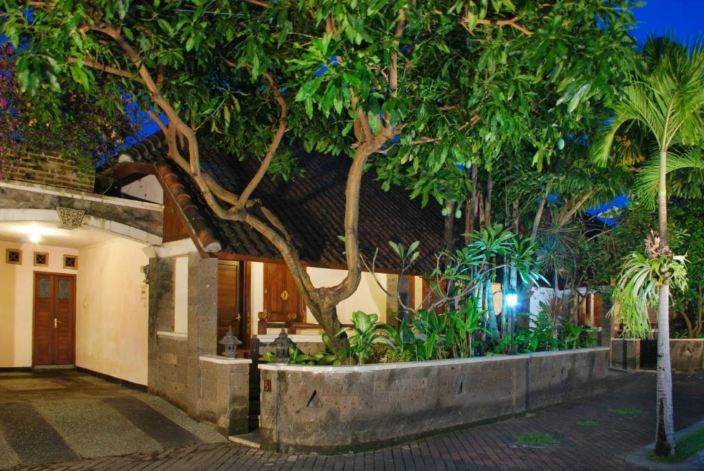 Taman Ayu 212 Hotel Denpasa Buitenkant foto
