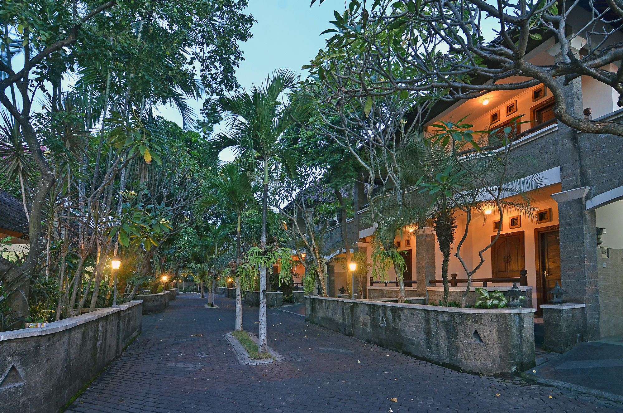 Taman Ayu 212 Hotel Denpasa Buitenkant foto