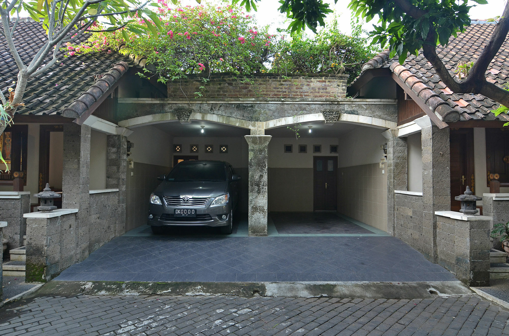 Taman Ayu 212 Hotel Denpasa Buitenkant foto