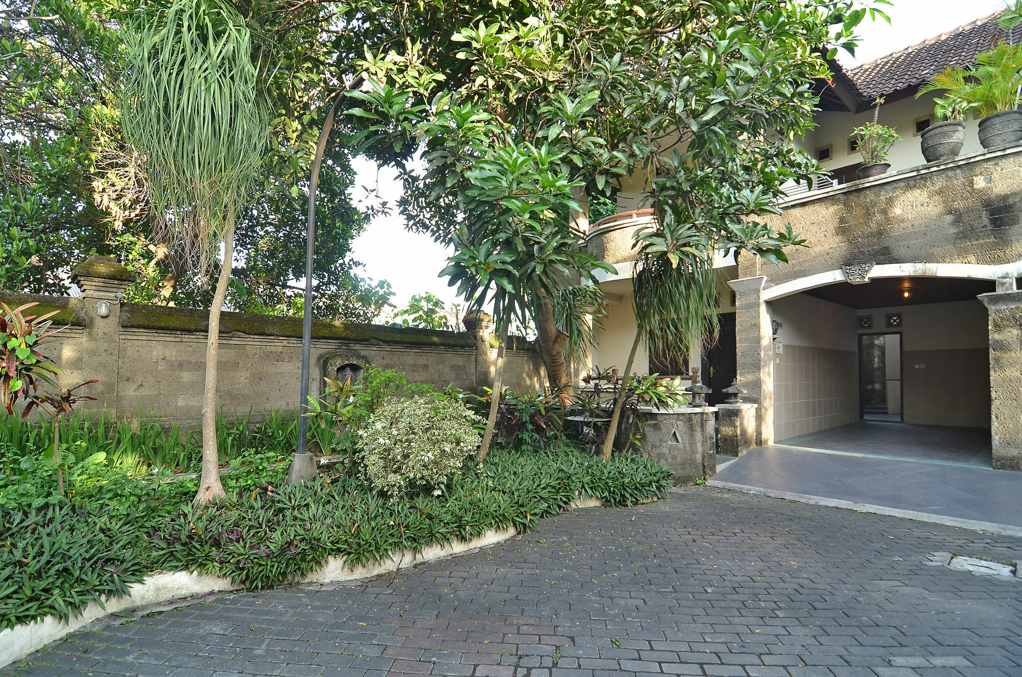 Taman Ayu 212 Hotel Denpasa Buitenkant foto